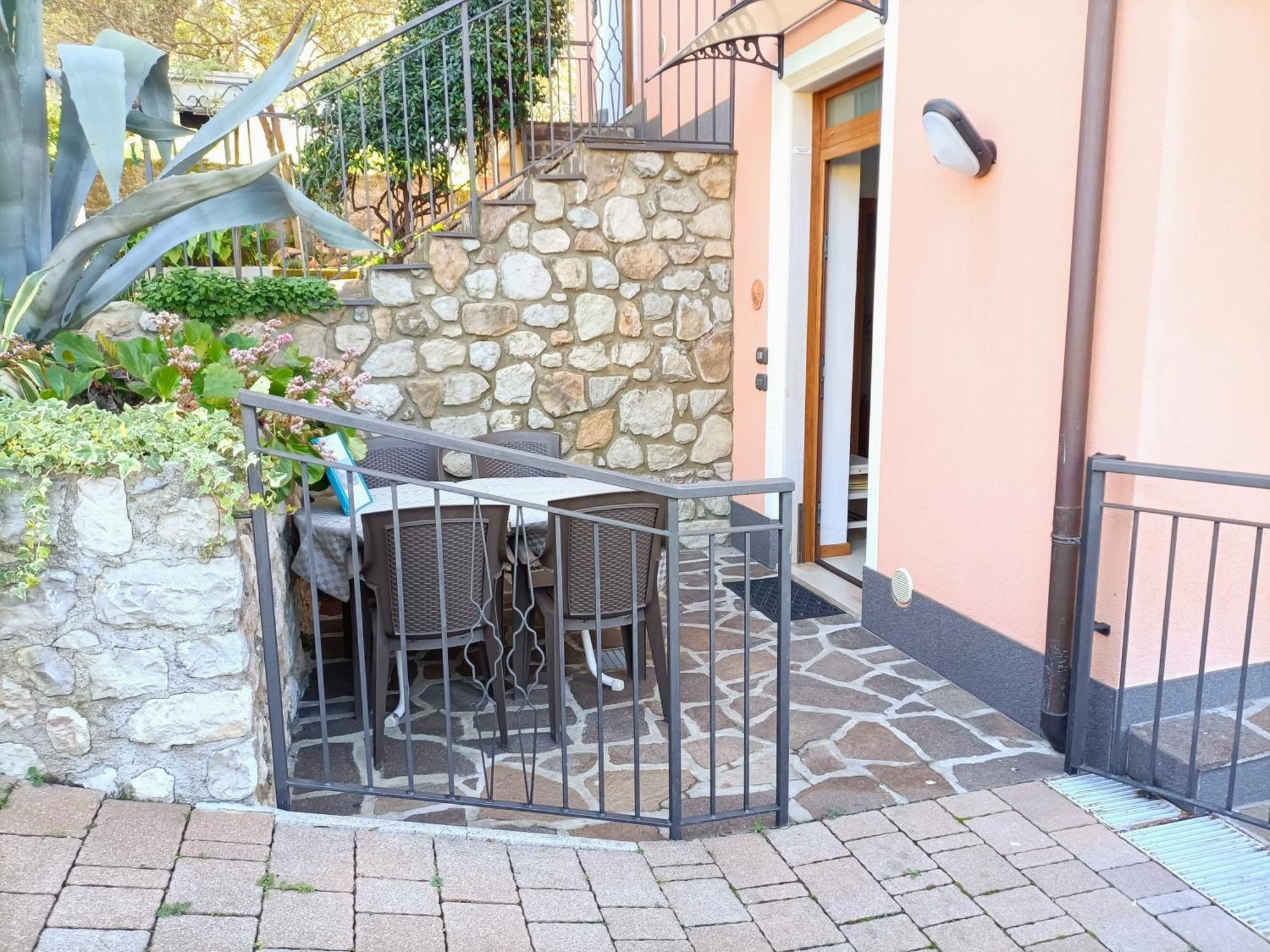 Appartamenti Casa Nina, Lago,Montagne, Uliveti Brenzone sul Garda Luaran gambar