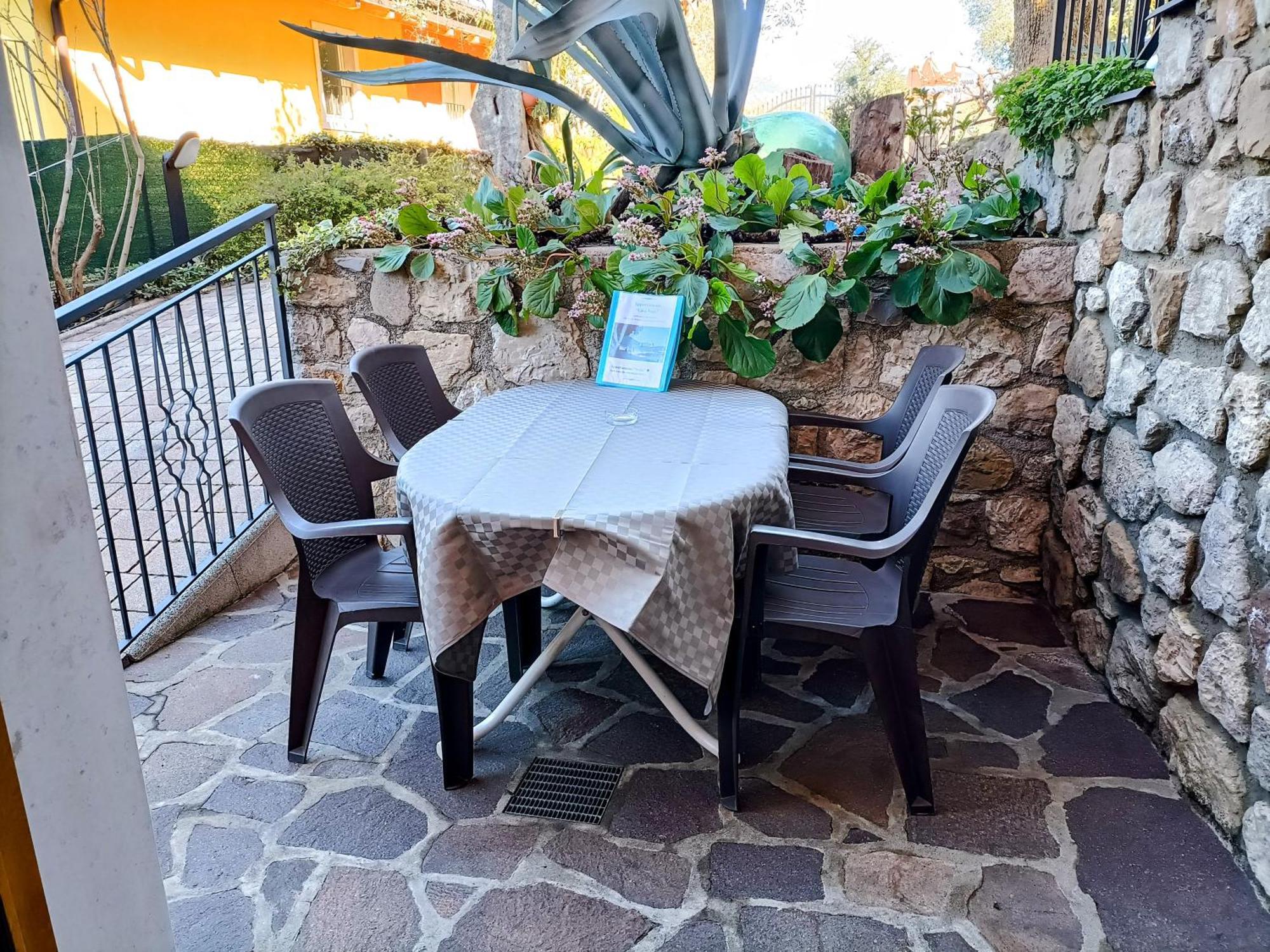 Appartamenti Casa Nina, Lago,Montagne, Uliveti Brenzone sul Garda Luaran gambar