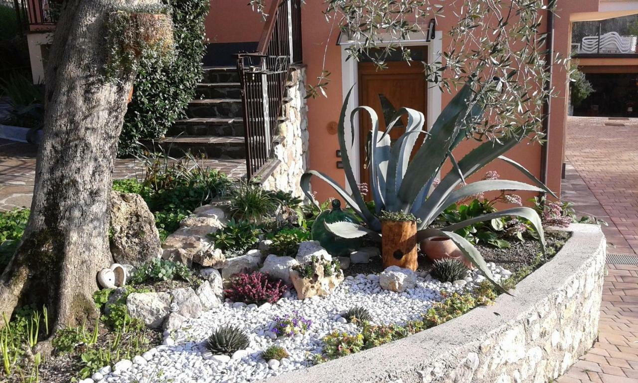 Appartamenti Casa Nina, Lago,Montagne, Uliveti Brenzone sul Garda Luaran gambar